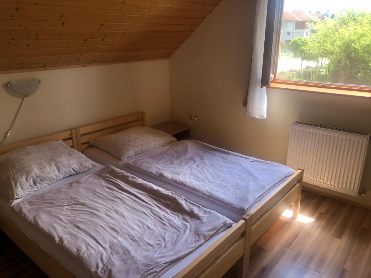 Zalakarosi Égerfa Nyaralóház Földszinti és Emeleti Apartman Esterno foto