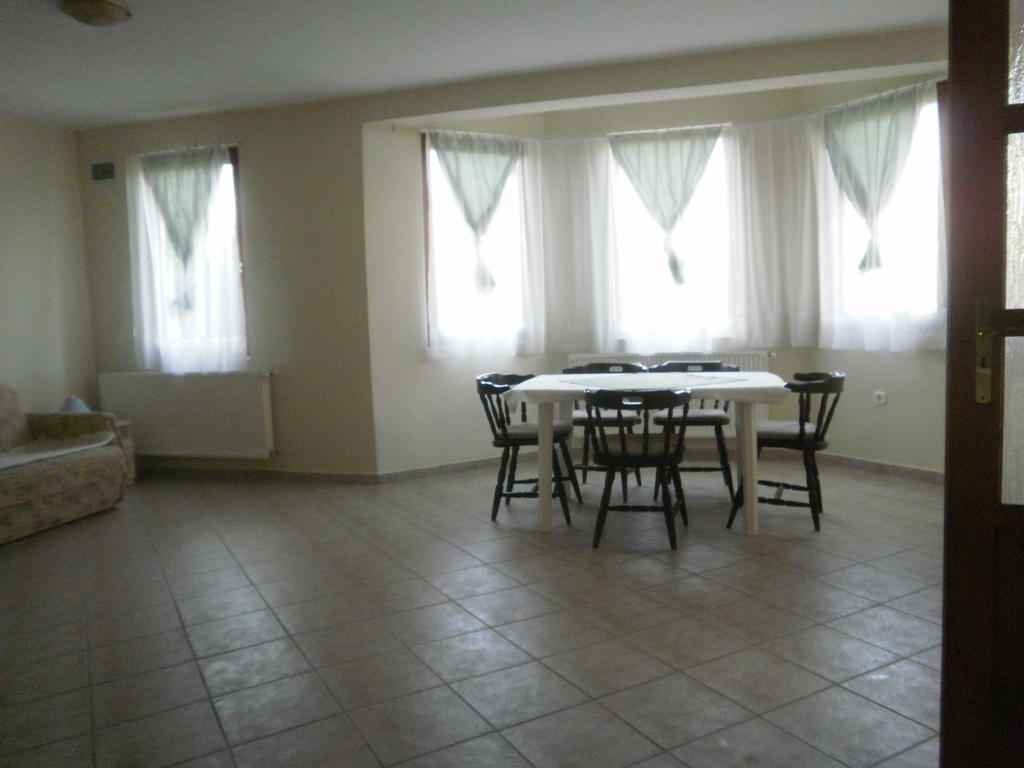 Zalakarosi Égerfa Nyaralóház Földszinti és Emeleti Apartman Camera foto