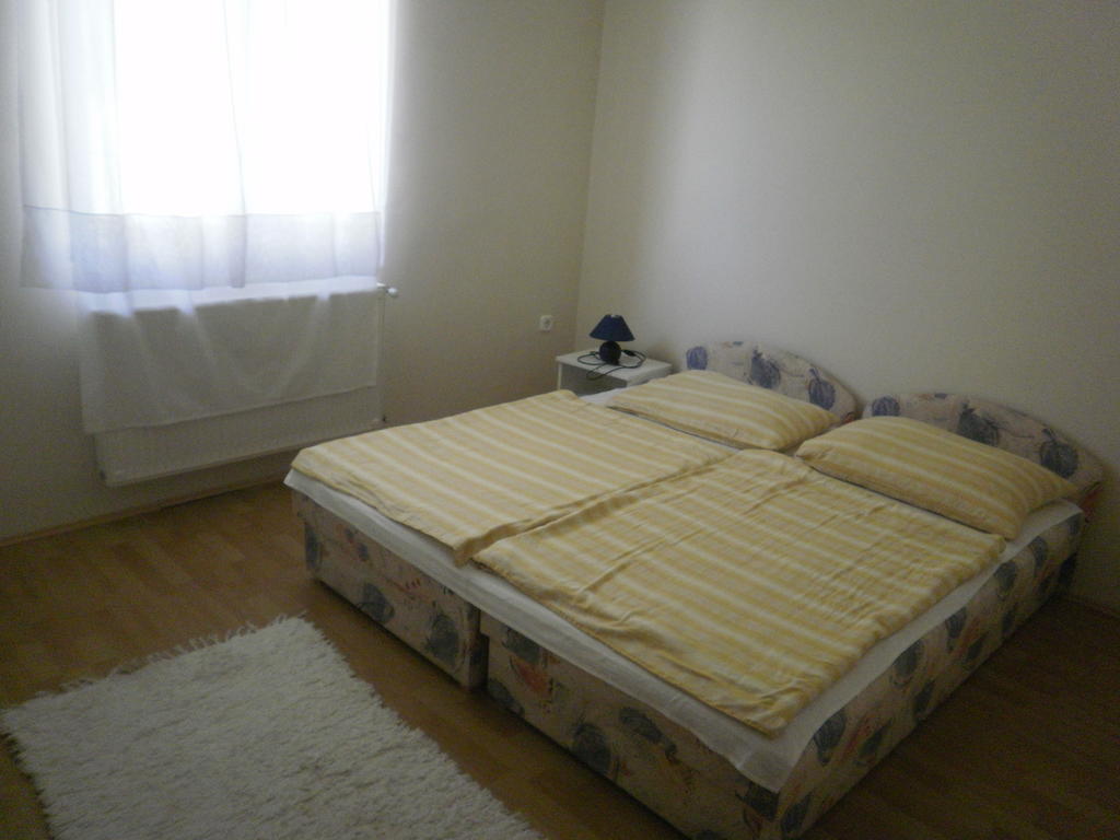 Zalakarosi Égerfa Nyaralóház Földszinti és Emeleti Apartman Esterno foto